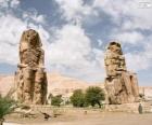 Los colosos de Memnón estatuas de piedra que representan al faraón Amenhotep III, Luxor, Egipto