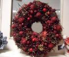 Corona de Navidad con frutos rojos