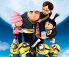 Los protagonistas de la película Gru, Mi villano favorito. El supervillano Gru  y los Minions; y Margo, Edith y Agnes, tres niñas huérfanas