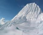 El majestuoso Alpamayo, Perú