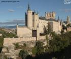 El Alcázar de Segovia, del siglo XII, es uno de los castillos medievales más característicos del mundo y uno de los monumentos más visitados1​ de España