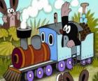 Krtek, el pequeño topo en una locomotora de vapor