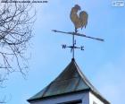 Veleta con forma de gallo, un indicador de la dirección del viento