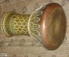 El derbake, llamado también darbuka o doumbek, es un instrumento de percusión de origen árabe