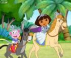 Dora y su mono Botas montando a caballo