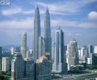 La capital de Malasia, Kuala Lumpur, es una moderna ciudad de rascacielos y zonas verdes en la que conviven una gran mezcla de culturas