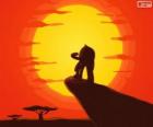Pypus en la roca del rey como Simba, el rey león