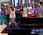 Algunos de los personajes de Violetta 2