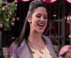 Francesca cantando en Violetta 2