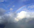 Arco iris entre nubes