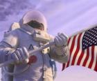 El astronauta Chuck Baker pisa el Planet 51 pensando que está deshabitado