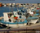 Barcos de pescadores en el puerto
