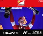 Sebastian Vettel celebra su victoria en el Gran Premio de Singapur 2015