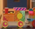 Tren de madera pintado