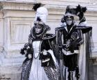 Dos elegantes disfraces para asistir al gran baile de Carnaval de Venecia