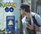 Un jugador de Pokémon GO detecta que el Pokémon está siendo atacado por un atacante desconocido que esta cerca y intenta localizarlo