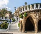 El parque Güell es un parque público con jardines y elementos arquitectónicos situado en la ciudad de Barcelona, diseñado por el arquitecto Antoni Gaudí. Patrimonio de la Humanidad desde 1984