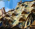 La Casa Batlló, es un edificio modernista de Barcelona obra del arquitecto Antoni Gaudí