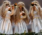 Tres ángeles tocando la trompeta