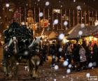 Bonita foto para descubrir el ambiente navideño en el centro de una ciudad, un día frío de invierno