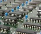 Un circuito integrado, es un componente electrónico ubicado en una pastilla de silicio y se conecta al circuito impreso