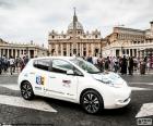 Taxi de Roma, son de color blanco, con el número de licencia en las puertas y un letrero en el techo con la palabra TAXI