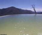 La piscina de la zona superior de la cascada de Hierve el Agua, Oaxaca, México 