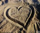 Corazón en la playa