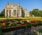 El castillo de Highcliffe, esta situado cerca de los acantilados en Highcliffe, Dorset, Inglaterra
