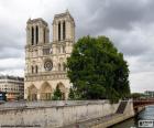Fachada principal de la Catedral de Notre Dame, la catedral gótica más importante de Francia. Es uno de los monumentos más populares de Paris