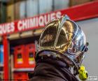 Casco de bombero cromado
