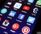 Los medios de comunicación sociales son plataformas de comunicación en línea donde el contenido es creado por los propios usuarios mediante el uso de las tecnologías de la Web 2.0, Twitter, Facebook, Pinterest, Instagram, Google+, YouTube ....