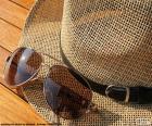 Gafas de sol y sombrero