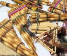Las flautas de Pan son instrumentos de viento compuestos de tubos huecos tapados por un extremo que producen sonidos aflautados