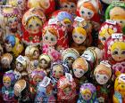 Las matrioskas son muñecas tradicionales rusas de madera