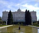 El Palacio Real de Madrid es la residencia oficial de la Familia Real Española. Construido entre 1738 y 1755 y es el mayor palacio real de Europa Occidental