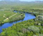 El río Ebro a su paso por Miravet, Tarragona, Catalunya, España