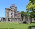 La Cúpula Genbaku o Memorial de la Paz de Hiroshima fue la única estructura que quedó en pie cerca del hipocentro de la bomba atómica lanzada en Hiroshima el 6 de agosto de 1945, Japón