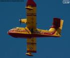 El Canadair CL-215 es un avión contraincendios construido por la compañía Canadair