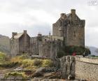 El castillo de Eilean Donan es una fortaleza situada sobre la pequeña isla del lago Duich, Escocia