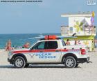 Vehículo de salvamento de Miami Beach con tabla de surf en el techo