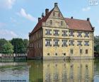 El Castillo de Hülshoff situado cerca de la ciudad de Münster, Alemania