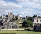 Las ruinas Mayas de Tulum se encuentran sobre un acantilado frente al Mar caribe en México, fue un importante centro de culto