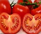Tomate maduro partido