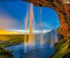 Seljalandsfoss, una de las cascadas más bonitas de Islandia