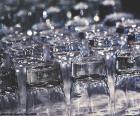 Los vasos son utilizados para beber, hay vasos de diferentes medidas y formas