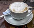 El café capuchino es uno de los clásicos de las cafeterías en todo el mundo