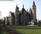 El castillo de Moszna es un histórico castillo localizado en un pequeño pueblo de Moszna en Polonia