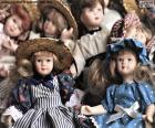 Las muñecas de porcelana son coleccionables, y las muñecas antiguas pueden tener mucho valor