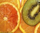 Una deliciosa combinación de frutas naranja y kiwi 